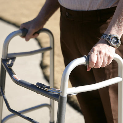 eMedicItalia | Deambulatori per anziani: come scegliere il migliore (Guida)